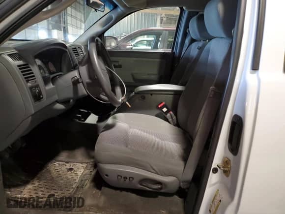 2007 Dodge Dakota ST z VIN 1D7HW22K17S119031, wystawiony jako Copart lot #50786795 z przebiegiem 117 147 mil mil oraz Szkoda całkowita • Salvage title. Historia ofert i sprzedaży dostępna na DreamBid. Obrazek 7.