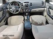 ✅ 2010 Kia Forte EX • VIN: KNAFU4A25A5232519 • Лот: 85185105. Опубликован ранее на Copart с пробегом 212 115 миль. Бесплатный доступ к архиву аукционных продаж из США и подробный отчёт об истории автомобиля на DreamBid. Изображение 8.