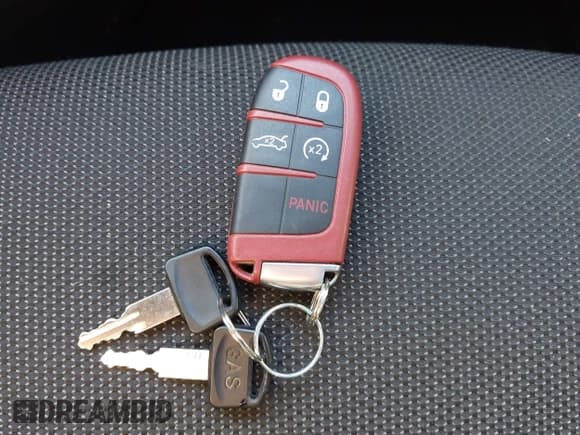 ✅ 2015 Dodge Challenger R/T • VIN: 2C3CDZAT5FH855638 • Lot: 43306634. Wystawiony na IAAI z przebiegiem 83 453 mil. Bezpłatny archiwum sprzedaży aukcyjnych z USA i szczegółowy raport historii pojazdu na DreamBid. Zdjęcie 11.