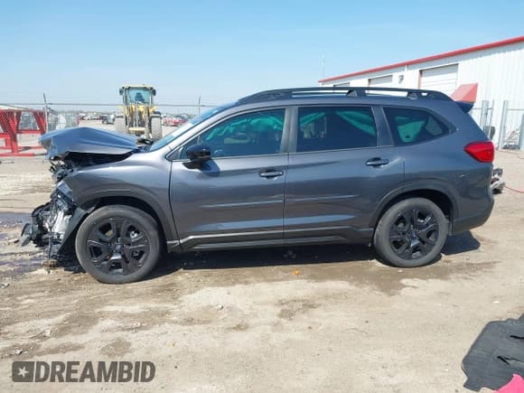 ✅ 2024 Subaru Ascent Onyx Limited • VIN: 4S4WMAKD0R3455443 • Lot: 41985526. Listed on IAAI with 7,505 mi. Free auction sales archive from the USA and detailed vehicle history report at DreamBid. Image 15.