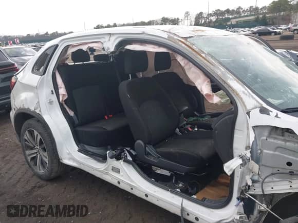 2020 Mitsubishi Outlander ES с VIN JA4AR3AUXLU027372, выставлен на аукционе IAAI как лот 42047081 с пробегом Не указан миль и . История ставок и продаж доступна на DreamBid. Изображение 18.