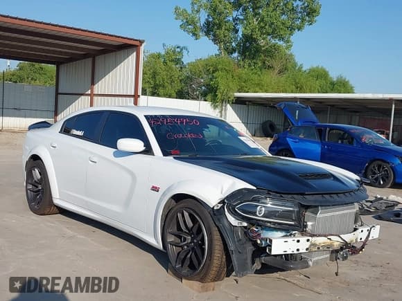 ✅ 2022 Dodge Charger Scat Pack Widebody • VIN: 2C3CDXGJ3NH105065 • Lot: 42954950. Wystawiony na IAAI z przebiegiem 18 236 mil. Bezpłatny archiwum sprzedaży aukcyjnych z USA i szczegółowy raport historii pojazdu na DreamBid. Zdjęcie 1.