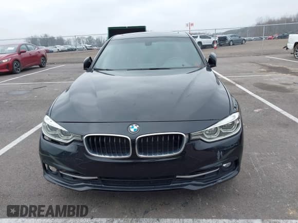✅ 2018 BMW 3 Series 330i xDrive • VIN: WBA8D9G5XJNU70597 • Лот: 43880773. Опубликован ранее на IAAI с пробегом 121 550 миль. Бесплатный доступ к архиву аукционных продаж из США и подробный отчёт об истории автомобиля на DreamBid. Изображение 12.