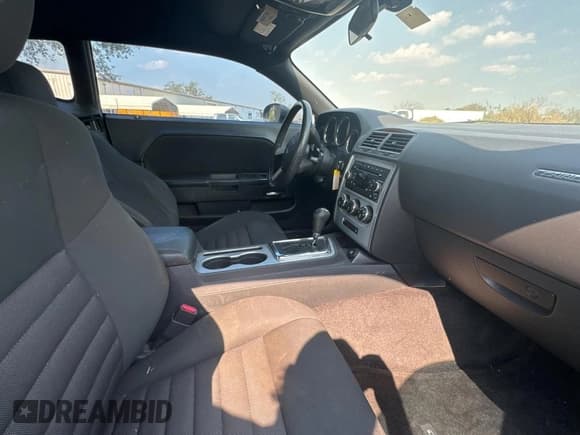 ✅ 2009 Dodge Challenger SE • VIN: 2B3LJ44V89H577103 • Lot: 45379355. Wystawiony na Copart z przebiegiem 172 791 mil. Bezpłatny archiwum sprzedaży aukcyjnych z USA i szczegółowy raport historii pojazdu na DreamBid. Zdjęcie 5.