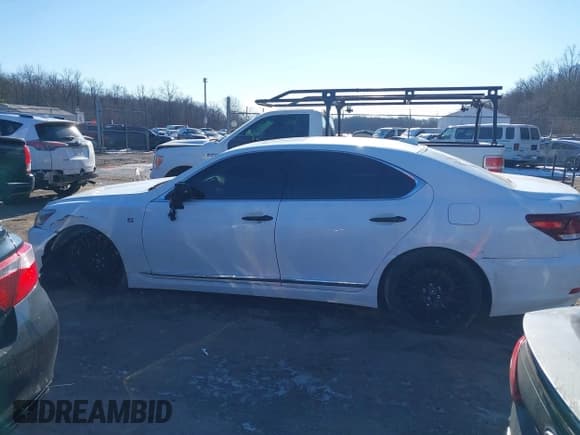 ✅ 2015 Lexus LS 460 • VIN: JTHCL5EF0F5024470 • Лот: 41315000. Опубликован ранее на IAAI с пробегом Не указан. Бесплатный доступ к архиву аукционных продаж из США и подробный отчёт об истории автомобиля на DreamBid. Изображение 13.