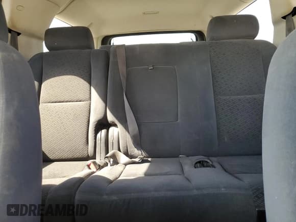 ✅ 2007 Chevrolet Suburban LT • VIN: 1GNFC16037J303073 • Lot: 73184914. Wystawiony na Copart z przebiegiem 251 887 mil. Bezpłatny archiwum sprzedaży aukcyjnych z USA i szczegółowy raport historii pojazdu na DreamBid. Zdjęcie 10.