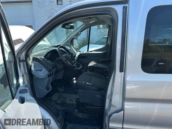 ✅ 2018 Ford Transit XL • VIN: 1FMZK1YM7JKA03008 • Lot: 69730465. Listed on Copart with 32,319 mi. Free auction sales archive from the USA and detailed vehicle history report at DreamBid. Image 6.