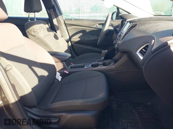 ✅ 2017 Chevrolet Cruze LT • VIN: 1G1BE5SM7H7139223 • Lot: 43503406. Listed on IAAI with 88,487 mi. Free auction sales archive from the USA and detailed vehicle history report at DreamBid. Image 5.