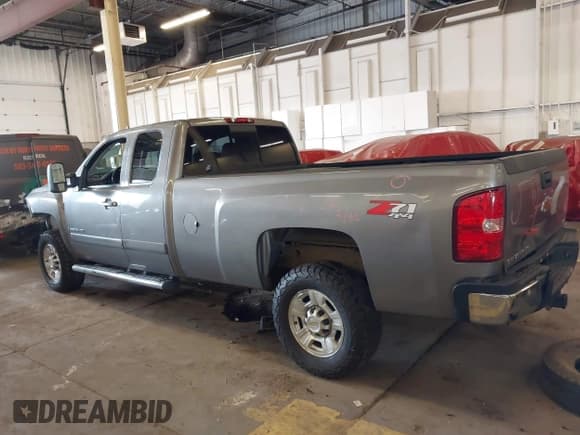 ✅ 2008 Chevrolet Silverado 2500HD 1LT • VIN: 1GCHK29698E176379 • Lot: 41808600. Wystawiony na IAAI z przebiegiem 182 610 mil. Bezpłatny archiwum sprzedaży aukcyjnych z USA i szczegółowy raport historii pojazdu na DreamBid. Zdjęcie 14.