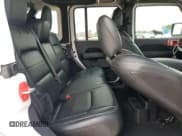 ✅ 2022 Jeep Wrangler Unlimited Sahara • VIN: 1C4HJXEG4NW254507 • Лот: 54151955. Опубликован ранее на Copart с пробегом 30 547 миль. Бесплатный доступ к архиву аукционных продаж из США и подробный отчёт об истории автомобиля на DreamBid. Изображение 11.