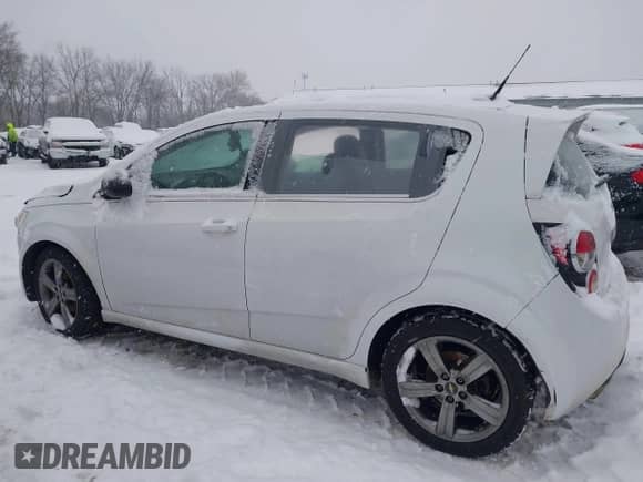 ✅ 2013 Chevrolet Sonic RS • VIN: 1G1JG6SB8D4178652 • Lot: 41279241. Wystawiony na IAAI z przebiegiem 116 879 mil mil. Skorzystaj z bezpłatnego archiwum sprzedaży aukcyjnych z USA i zobacz szczegółowy raport historii pojazdu na DreamBid. Zdjęcie 14.