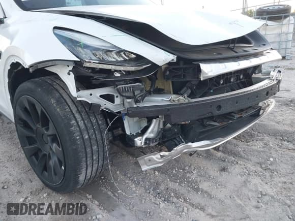 ✅ 2022 Tesla Model Y Long Range • VIN: 7SAYGDEE6NF313110 • Lot: 41703939. Wystawiony na IAAI z przebiegiem 12 468 mil. Bezpłatny archiwum sprzedaży aukcyjnych z USA i szczegółowy raport historii pojazdu na DreamBid. Zdjęcie 18.