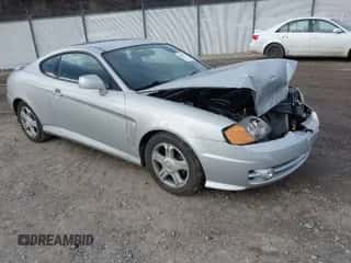 2004 Hyundai Tiburon GS z VIN KMHHM65D24U135433, wystawiony jako IAAI lot #41001291 z przebiegiem Nie podano mil oraz . Historia ofert i sprzedaży dostępna na DreamBid. Obrazek 1.