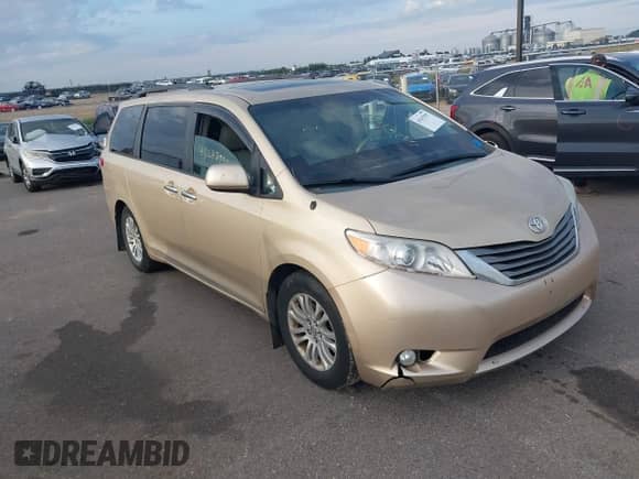 2011 Toyota Sienna XLE AAS with VIN 5TDYK3DC2BS122538, listed as a IAAI auction lot 43247955 with 238,815 mi miles and . Bid and sale history available at DreamBid. Image 1.