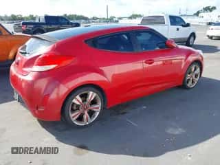 2013 Hyundai Veloster w/Gray Int z VIN KMHTC6AD5DU118466, wystawiony jako IAAI lot #43383241 z przebiegiem 112 103 mil mil oraz . Historia ofert i sprzedaży dostępna na DreamBid. Obrazek 4.