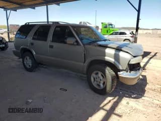 ✅ 2000 Chevrolet Blazer LS • VIN: 1GNDT13W4Y2223261 • Lot: 61670395. Wystawiony na Copart z przebiegiem Nie podano. Bezpłatny archiwum sprzedaży aukcyjnych z USA i szczegółowy raport historii pojazdu na DreamBid. Zdjęcie 4.