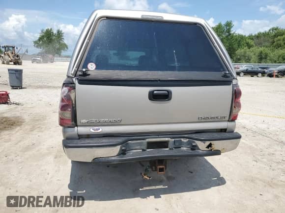 2004 Chevrolet Silverado 1500 z VIN 1GCEC14T54Z330032, wystawiony jako Copart lot #63007825 z przebiegiem 137 965 mil mil oraz Czysty tytuł • Clean title. Historia ofert i sprzedaży dostępna na DreamBid. Obrazek 6.