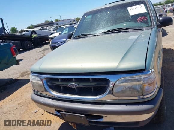 ✅ 1998 Ford Explorer XL • VIN: 1FMZU34EXWZA91412 • Lot: 42917711. Wystawiony na IAAI z przebiegiem 138 651 mil. Bezpłatny archiwum sprzedaży aukcyjnych z USA i szczegółowy raport historii pojazdu na DreamBid. Zdjęcie 6.