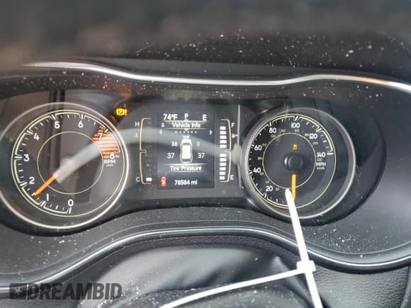 ✅ 2020 Jeep Cherokee Latitude Plus • VIN: 1C4PJMLX9LD518472 • Lot: 85315115. Wystawiony na Copart z przebiegiem 78 584 mil. Bezpłatny archiwum sprzedaży aukcyjnych z USA i szczegółowy raport historii pojazdu na DreamBid. Zdjęcie 9.