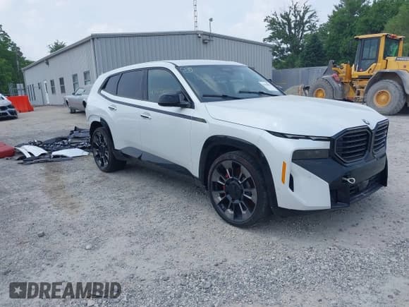 ✅ 2024 BMW XM • VIN: 5YM23CS0XR9U57042 • Lot: 42438088. Wystawiony na IAAI z przebiegiem 2 888 mil. Bezpłatny archiwum sprzedaży aukcyjnych z USA i szczegółowy raport historii pojazdu na DreamBid. Zdjęcie 1.