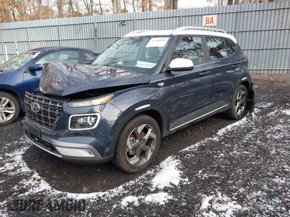 ✅ 2024 Hyundai Venue SEL • VIN: KMHRC8A39RU285918 • Lot: 41480084. Listed on IAAI with 4,824 mi. Free auction sales archive from the USA and detailed vehicle history report at DreamBid. Image 2.