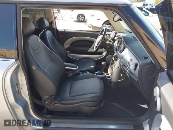 ✅ 2006 MINI Hardtop • VIN: WMWRC33536TJ79002 • Lot: 43794333. Listed on IAAI with 150,511 mi. Free auction sales archive from the USA and detailed vehicle history report at DreamBid. Image 5.
