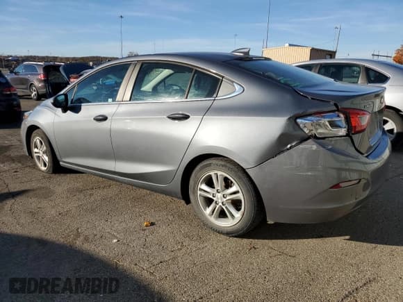 ✅ 2018 Chevrolet Cruze LT • VIN: 1G1BE5SM3J7241396 • Lot: 91491685. Wystawiony na Copart z przebiegiem 103 097 mil. Bezpłatny archiwum sprzedaży aukcyjnych z USA i szczegółowy raport historii pojazdu na DreamBid. Zdjęcie 2.