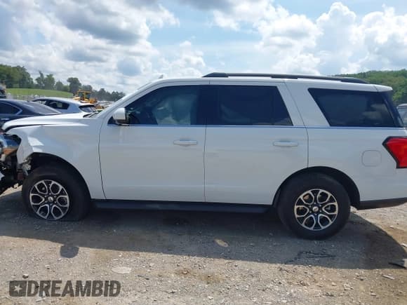 ✅ 2023 Ford Expedition XLT • VIN: 1FMJU1H83PEA61926 • Lot: 42731576. Wystawiony na IAAI z przebiegiem 25 982 mil. Bezpłatny archiwum sprzedaży aukcyjnych z USA i szczegółowy raport historii pojazdu na DreamBid. Zdjęcie 14.
