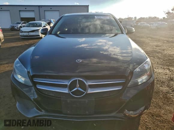 ✅ 2018 Mercedes-Benz C 300 • VIN: 55SWF4KB8JU242146 • Lot: 94527995. Wystawiony na Copart z przebiegiem 79 511 mil. Bezpłatny archiwum sprzedaży aukcyjnych z USA i szczegółowy raport historii pojazdu na DreamBid. Zdjęcie 5.