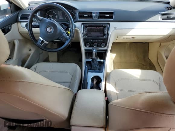 ✅ 2013 Volkswagen Passat SE • VIN: 1VWBP7A39DC102808 • Лот: 85341125. Опубликован ранее на Copart с пробегом 161 389 миль. Бесплатный доступ к архиву аукционных продаж из США и подробный отчёт об истории автомобиля на DreamBid. Изображение 8.