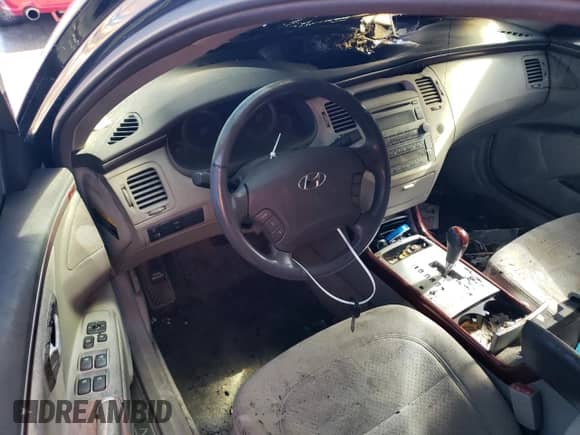 2006 Hyundai Azera SE с VIN KMHFC46F76A069190, выставлен на аукционе Copart как лот 46519855 с пробегом Не указан миль и На запчасти • Non repairable. История ставок и продаж доступна на DreamBid. Изображение 8.