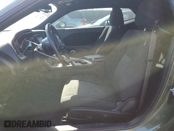 ✅ 2022 Dodge Challenger SXT • VIN: 2C3CDZAG2NH179151 • Lot: 69188354. Wystawiony na Copart z przebiegiem 19 465 mil. Bezpłatny archiwum sprzedaży aukcyjnych z USA i szczegółowy raport historii pojazdu na DreamBid. Zdjęcie 7.