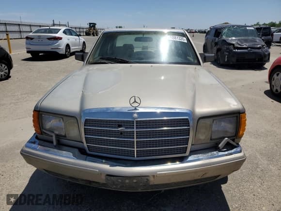 ✅ 1990 Mercedes-Benz 300 SE • VIN: WDBCA24D1LA529716 • Лот: 56581335. Опубликован ранее на Copart с пробегом 122 286 миль. Бесплатный доступ к архиву аукционных продаж из США и подробный отчёт об истории автомобиля на DreamBid. Изображение 5.