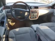 ✅ 2006 Chevrolet Impala LS • VIN: 2G1WB55K069402071 • Lot: 57056215. Wystawiony na Copart z przebiegiem 296 707 mil. Bezpłatny archiwum sprzedaży aukcyjnych z USA i szczegółowy raport historii pojazdu na DreamBid. Zdjęcie 8.