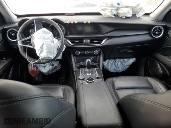 ✅ 2018 Alfa Romeo Stelvio • VIN: ZASFAKANXJ7B71528 • Лот: 82692065. Опубликован ранее на Copart с пробегом Не указан. Бесплатный доступ к архиву аукционных продаж из США и подробный отчёт об истории автомобиля на DreamBid. Изображение 8.