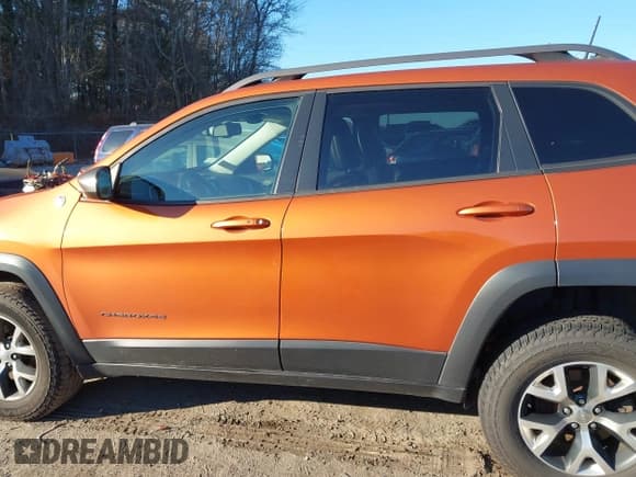 ✅ 2016 Jeep Cherokee Trailhawk • VIN: 1C4PJMBS5GW123544 • Lot: 43752659. Listed on IAAI with Not provided. Free auction sales archive from the USA and detailed vehicle history report at DreamBid. Image 15.