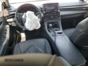 ✅ 2021 Toyota Avalon XLE • VIN: 4T1AZ1FB7MU060098 • Lot: 66777555. Wystawiony na Copart z przebiegiem 33 242 mil. Bezpłatny archiwum sprzedaży aukcyjnych z USA i szczegółowy raport historii pojazdu na DreamBid. Zdjęcie 8.