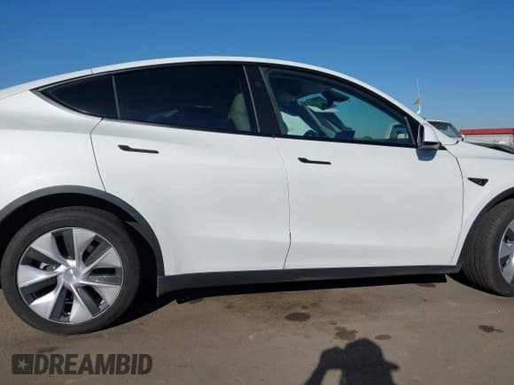 ✅ 2023 Tesla Model Y Long Range • VIN: 7SAYGDEE1PF826879 • Lot: 43393771. Listed on IAAI with 35,091 mi. Free auction sales archive from the USA and detailed vehicle history report at DreamBid. Image 13.