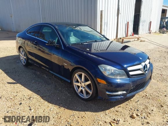 ✅ 2012 Mercedes-Benz C 250 • VIN: WDDGJ4HB5CF751658 • Лот: 42079446. Опубликован ранее на IAAI с пробегом 135 199 миль. Бесплатный доступ к архиву аукционных продаж из США и подробный отчёт об истории автомобиля на DreamBid. Изображение 1.