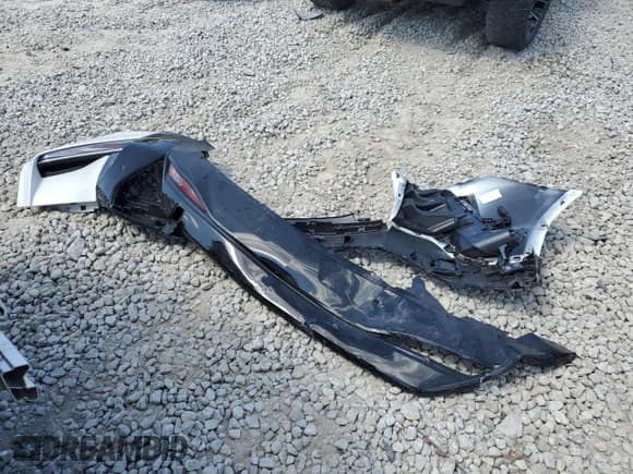 ✅ 2024 Cadillac LYRIQ Luxury • VIN: 1GYKPPRK1RZ101147 • Lot: 66875864. Wystawiony na Copart z przebiegiem 9 258 mil. Bezpłatny archiwum sprzedaży aukcyjnych z USA i szczegółowy raport historii pojazdu na DreamBid. Zdjęcie 13.