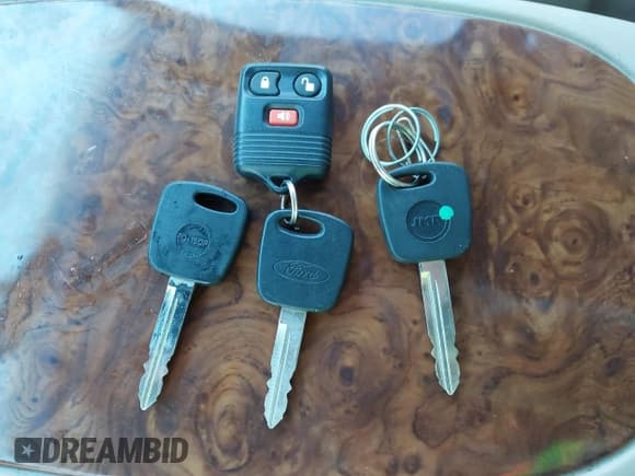 ✅ 2002 Ford Excursion Limited • VIN: 1FMNU42S22EB18472 • Lot: 43856955. Listed on IAAI with 122,353 mi. Free auction sales archive from the USA and detailed vehicle history report at DreamBid. Image 11.