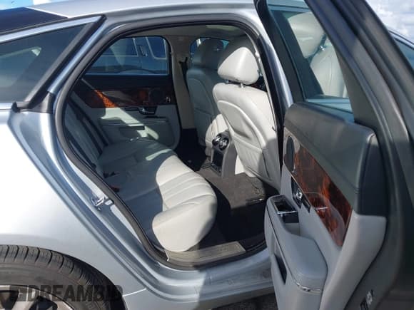 ✅ 2013 Jaguar XJ • VIN: SAJWA1C79D8V57147 • Лот: 43770640. Опубликован ранее на IAAI с пробегом 89 144 миль. Бесплатный доступ к архиву аукционных продаж из США и подробный отчёт об истории автомобиля на DreamBid. Изображение 8.