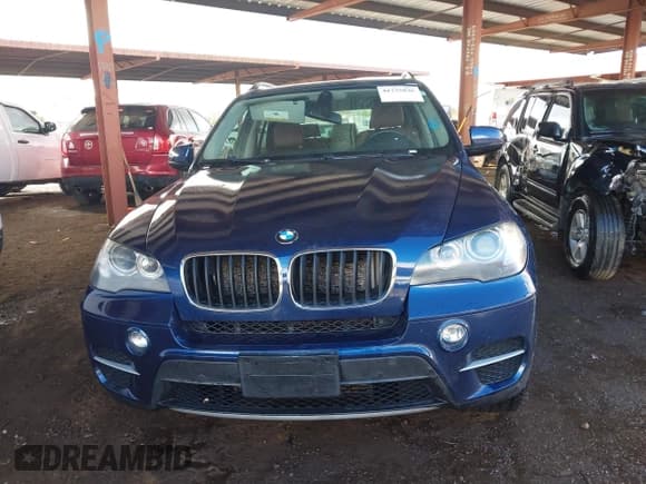 ✅ 2011 BMW X5 35i • VIN: 5UXZV4C56BL414133 • Lot: 41735836. Listed on IAAI with Not provided. Free auction sales archive from the USA and detailed vehicle history report at DreamBid. Image 11.
