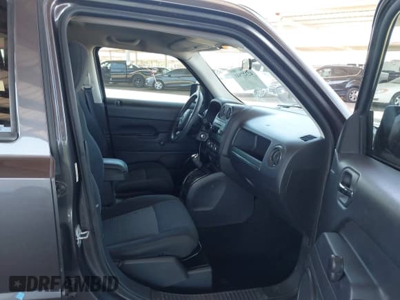 ✅ 2015 Jeep Patriot Sport • VIN: 1C4NJPBB3FD149546 • Lot: 42327841. Listed on IAAI with 155,851 mi. Free auction sales archive from the USA and detailed vehicle history report at DreamBid. Image 5.
