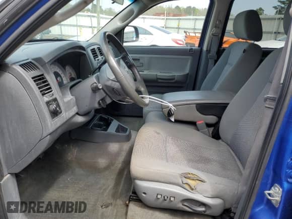 2007 Dodge Dakota SLT z VIN 1D7HW48P17S215885, wystawiony jako Copart lot #47779764 z przebiegiem 141 401 mil mil oraz Szkoda całkowita • Salvage title. Historia ofert i sprzedaży dostępna na DreamBid. Obrazek 7.