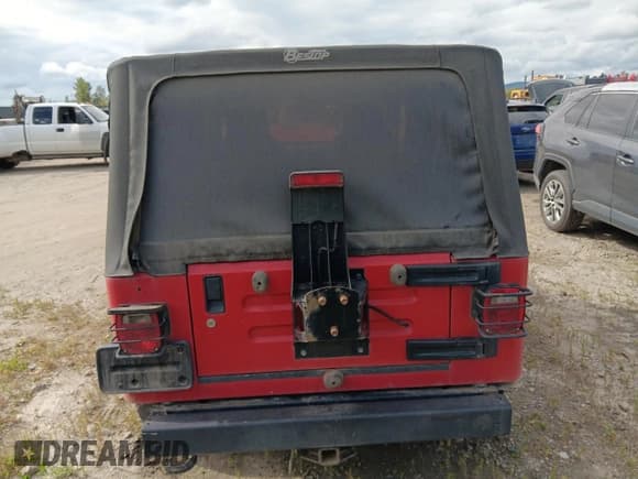 ✅ 2005 Jeep Wrangler Unlimited • VIN: 1J4FA44S15P312587 • Lot: 68176985. Listed on Copart with 186,612 mi. Free auction sales archive from the USA and detailed vehicle history report at DreamBid. Image 6.