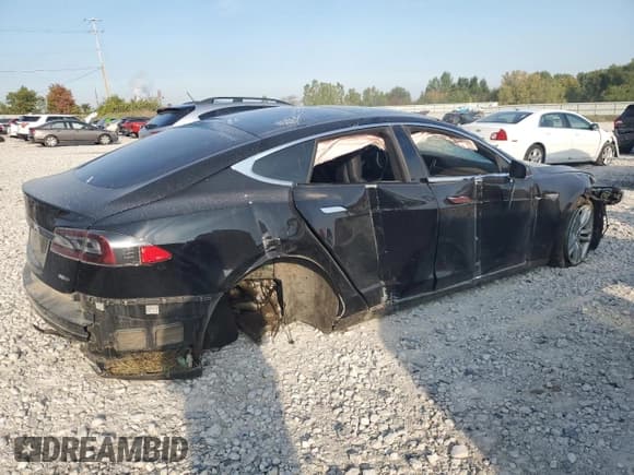 ✅ 2015 Tesla Model S 85D • VIN: 5YJSA1H24FF095304 • Lot: 80687875. Wystawiony na Copart z przebiegiem Nie podano. Bezpłatny archiwum sprzedaży aukcyjnych z USA i szczegółowy raport historii pojazdu na DreamBid. Zdjęcie 3.