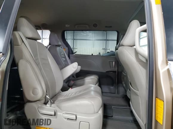✅ 2013 Toyota Sienna XLE • VIN: 5TDDK3DCXDS054751 • Lot: 54004715. Listed on Copart with 72,627 mi. Free auction sales archive from the USA and detailed vehicle history report at DreamBid. Image 11.