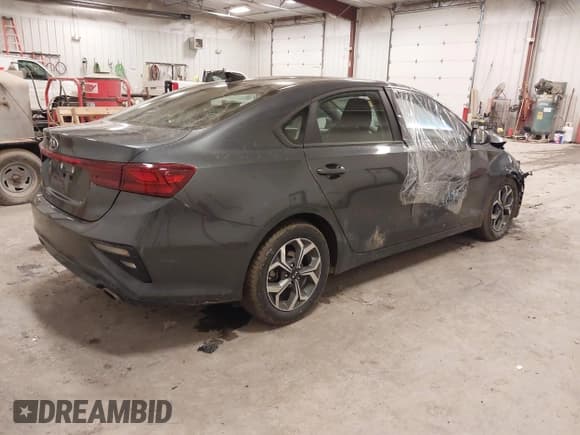 ✅ 2021 Kia Forte LXS • VIN: 3KPF24AD2ME412981 • Lot: 41498077. Wystawiony na IAAI z przebiegiem 38 319 mil. Bezpłatny archiwum sprzedaży aukcyjnych z USA i szczegółowy raport historii pojazdu na DreamBid. Zdjęcie 4.