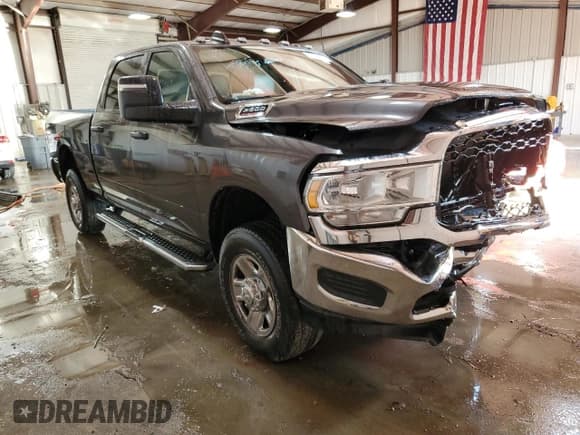✅ 2024 Ram 2500 Tradesman • VIN: 3C6UR5CJ4RG114172 • Lot: 87099625. Wystawiony na Copart z przebiegiem 14 343 mil. Bezpłatny archiwum sprzedaży aukcyjnych z USA i szczegółowy raport historii pojazdu na DreamBid. Zdjęcie 4.